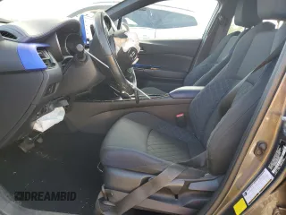 2021 Toyota C-HR LE z VIN NMTKHMBX1MR121205, wystawiony jako Copart lot #52317525 z przebiegiem 73 654 mil mil oraz Nie do naprawy. Historia ofert i sprzedaży dostępna na DreamBid. Obrazek 7.