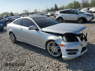 2013 Mercedes-Benz C 250 с VIN WDDGJ4HB9DG010716, выставлен на аукционе Copart как лот 54128125 с пробегом 137 915 миль миль и Списание • Salvage title. История ставок и продаж доступна на DreamBid. Изображение 4.