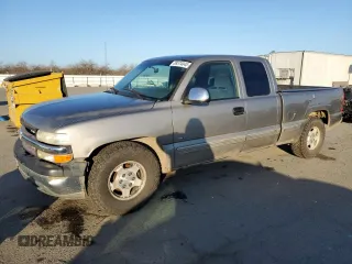 2000 Chevrolet Silverado 1500 LS with VIN 2GCEC19V4Y1370157, listed as a Copart auction lot 89374045 with 183,902 mi miles and Salvage Title. Bid and sale history available at carsss.com. Image 1.