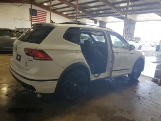 2022 Volkswagen Tiguan SE R-Line Black z VIN 3VV8B7AX3NM092731, wystawiony jako Copart lot #63430355 z przebiegiem 23 435 mil mil oraz Szkoda całkowita • Salvage title. Historia ofert i sprzedaży dostępna na DreamBid. Obrazek 3.