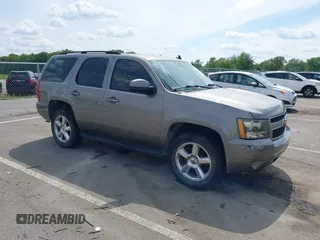 2007 Chevrolet Tahoe LTZ z VIN 1GNFK13057R189098, wystawiony jako IAAI lot #42381955 z przebiegiem Nie podano mil oraz . Historia ofert i sprzedaży dostępna na DreamBid. Obrazek 1.
