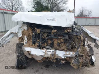 2018 Chevrolet Silverado 1500 LT with VIN 3GCPCREC2JG532103, listed as a IAAI auction lot 41698181 with Not Provided miles and . Bid and sale history available at DreamBid. Image 13.