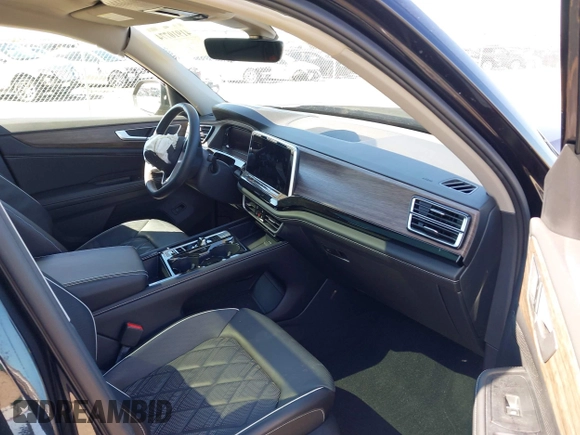 2024 Volkswagen Atlas SEL Premium R-Line z VIN 1V2FR2CA1RC538085, wystawiony jako IAAI lot #41910774 z przebiegiem 15 382 mil mil oraz . Historia ofert i sprzedaży dostępna na DreamBid. Obrazek 5.