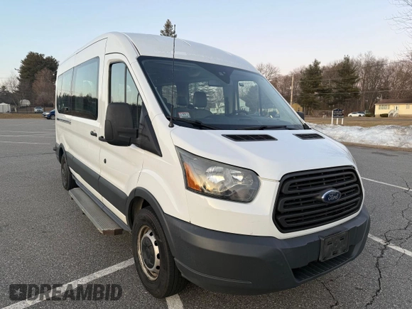 2015 Ford Transit Passenger XL with VIN 1FBAX2CM7FKA92784, listed as a Copart auction lot 49743205 with 261,650 mi miles and Clean Title. Bid and sale history available at carsss.com. Image 1.