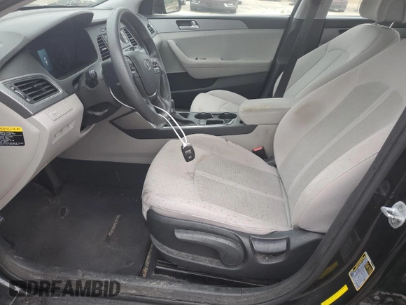 2015 Hyundai Sonata SE z VIN 5NPE24AF2FH141643, wystawiony jako Copart lot #57027995 z przebiegiem 149 648 mil mil oraz Czysty tytuł • Clean title. Historia ofert i sprzedaży dostępna na DreamBid. Obrazek 7.