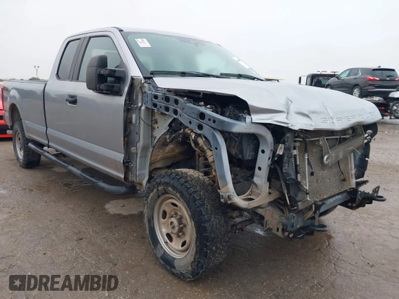 2021 Ford Super Duty F-250 SRW XL with VIN 1FT7X2B63MED59598, listed as a IAAI auction lot 40995097 with 61,047 mi miles. Bid and sale history available at carsss.com. Image 1.