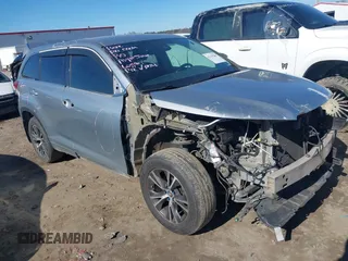 2017 Toyota Highlander LE z VIN 5TDZZRFH0HS217300, wystawiony jako IAAI lot #41418206 z przebiegiem 158 022 mil mil oraz . Historia ofert i sprzedaży dostępna na DreamBid. Obrazek 1.