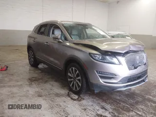 2019 Lincoln MKC Reserve with VIN 5LMTJ3DH4KUL20647, listed as a IAAI auction lot 41868447 with 64,403 mi miles and . Bid and sale history available at carsss.com. Image 1.