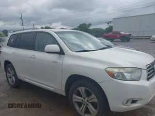2008 Toyota Highlander Sport z VIN JTEES43A282045979, wystawiony jako IAAI lot #42387412 z przebiegiem 254 041 mil mil oraz . Historia ofert i sprzedaży dostępna na DreamBid. Obrazek 1.