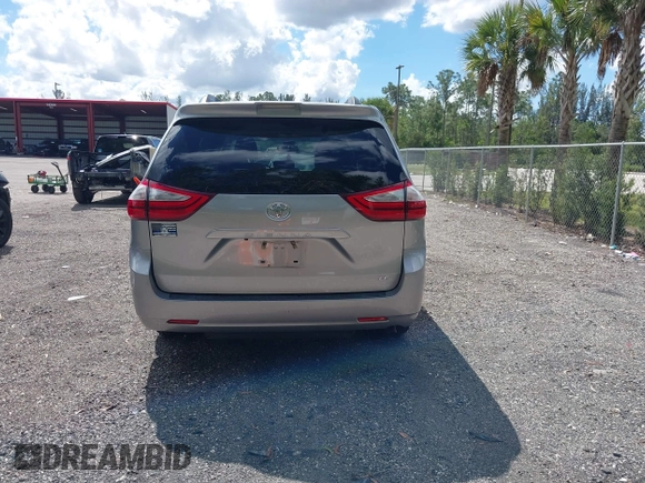 2018 Toyota Sienna LE Auto Access Seat with VIN 5TDKZ3DC5JS945951, listed as a IAAI auction lot 41689856 with 103,537 mi miles. Bid and sale history available at carsss.com. Image 17.