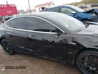 2018 Tesla Model 3 Long Range Battery z VIN 5YJ3E1EA7JF035546, wystawiony jako IAAI lot #42064239 z przebiegiem 113 210 mil mil oraz . Historia ofert i sprzedaży dostępna na DreamBid. Obrazek 13.