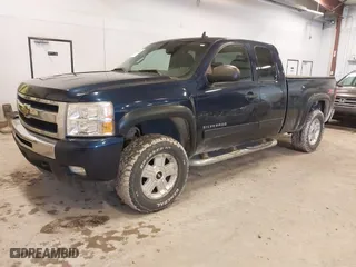 2009 Chevrolet Silverado 1500 LT with VIN 1GCEK29099Z279603, listed as a IAAI auction lot 41746366 with 174,752 mi miles. Bid and sale history available at carsss.com. Image 2.