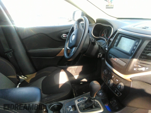 2018 Jeep Cherokee Latitude Tech Connect with VIN 1C4PJMCB5JD580985, listed as a IAAI auction lot 41530501 with 75,858 mi miles and . Bid and sale history available at DreamBid. Image 5.