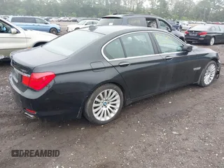 2011 BMW 7 Series 750i xDrive z VIN WBAKC6C53BC394697, wystawiony jako IAAI lot #42505414 z przebiegiem Nie podano mil oraz . Historia ofert i sprzedaży dostępna na DreamBid. Obrazek 4.