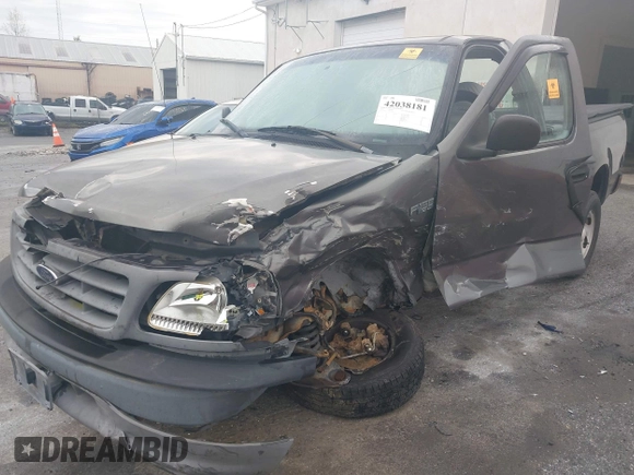 2004 Ford F-150 XL с VIN 2FTRF172X4CA89139, выставлен на аукционе IAAI как лот 42038181 с пробегом Не указан миль и . История ставок и продаж доступна на DreamBid. Изображение 2.