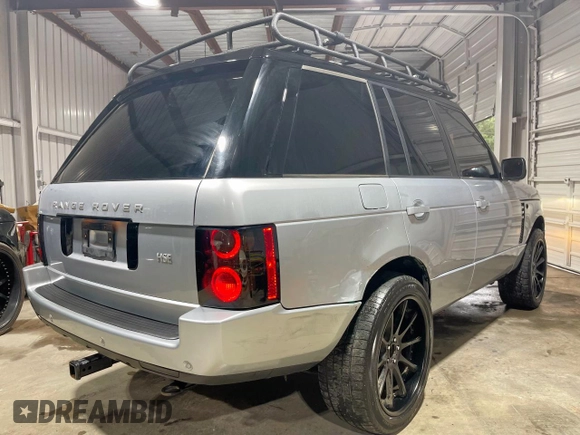 2011 Land Rover Range Rover HSE Lux z VIN SALMF1D42BA355759, wystawiony jako Copart lot #59821605 z przebiegiem 77 618 mil mil oraz Szkoda całkowita • Salvage title. Historia ofert i sprzedaży dostępna na DreamBid. Obrazek 4.
