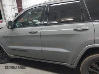 2020 Jeep Grand Cherokee Altitude z VIN 1C4RJFAG0LC163818, wystawiony jako IAAI lot #42009857 z przebiegiem 77 843 mil mil oraz . Historia ofert i sprzedaży dostępna na DreamBid. Obrazek 14.