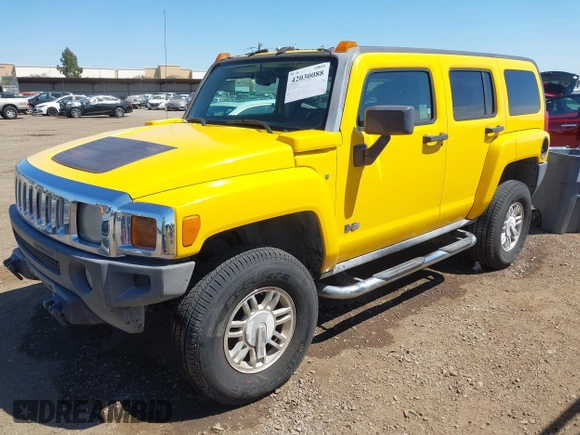 2007 Hummer H3 SUV with VIN 5GTDN13E478209536, listed as a IAAI auction lot 42030088 with 180,743 mi miles. Bid and sale history available at carsss.com. Image 2.