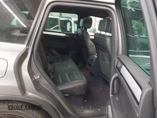 2017 Volkswagen Touareg Wolfsburg Edition с VIN WVGRF7BP3HD003094, выставлен на аукционе IAAI как лот 41199373 с пробегом 110 880 миль миль и . История ставок и продаж доступна на DreamBid. Изображение 8.