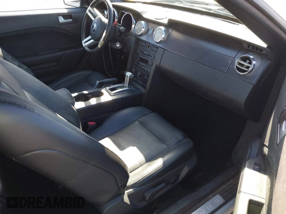 2007 Ford Mustang Deluxe with VIN 1ZVFT84N075288988, listed as a IAAI auction lot 41690605 with 191,936 mi miles and . Bid and sale history available at carsss.com. Image 5.
