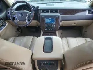 2009 GMC Yukon Denali z VIN 1GKFK03249R210700, wystawiony jako Copart lot #57426195 z przebiegiem 216 561 mil mil oraz Czysty tytuł • Clean title. Historia ofert i sprzedaży dostępna na DreamBid. Obrazek 8.