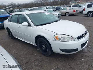 2012 Chevrolet Impala Police Police with VIN 2G1WD5E31C1260889, listed as a IAAI auction lot 41700077 with 117,225 mi miles. Bid and sale history available at carsss.com. Image 1.