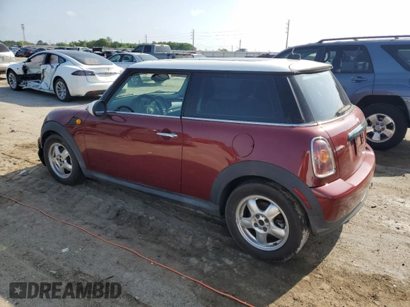2007 MINI Hardtop z VIN WMWMF335X7TT55336, wystawiony jako Copart lot #51109595 z przebiegiem 132 358 mil mil oraz Czysty tytuł • Clean title. Historia ofert i sprzedaży dostępna na DreamBid. Obrazek 2.