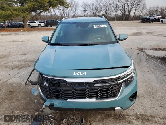 2025 Kia Seltos EX z VIN KNDERCAAXS7674526, wystawiony jako Copart lot #43906075 z przebiegiem 4 430 mil mil oraz Szkoda całkowita • Salvage title. Historia ofert i sprzedaży dostępna na DreamBid. Obrazek 5.
