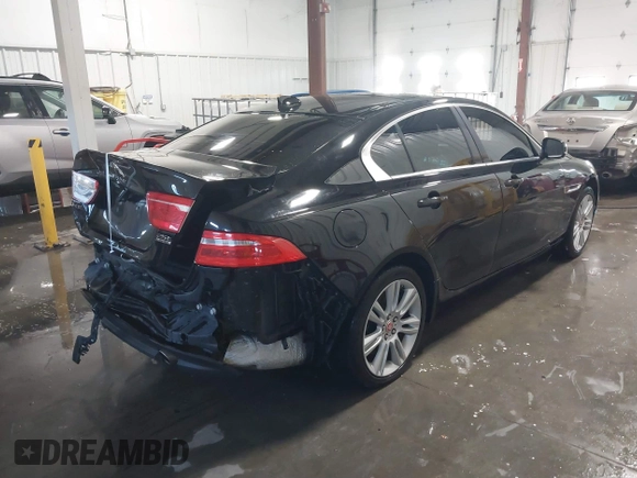 2019 Jaguar XE 25t z VIN SAJAS4FXXKCP52690, wystawiony jako IAAI lot #40936551 z przebiegiem 79 780 mil mil oraz . Historia ofert i sprzedaży dostępna na DreamBid. Obrazek 4.