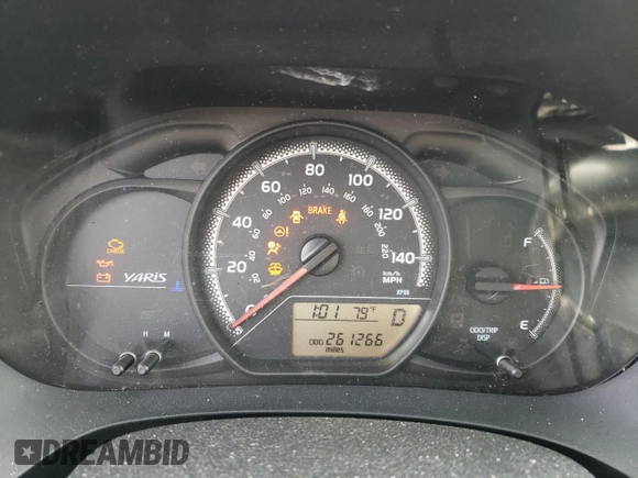 2015 Toyota Yaris L z VIN VNKKTUD37FA039710, wystawiony jako Copart lot #53403255 z przebiegiem 261 266 mil mil oraz Szkoda całkowita • Salvage title. Historia ofert i sprzedaży dostępna na DreamBid. Obrazek 9.