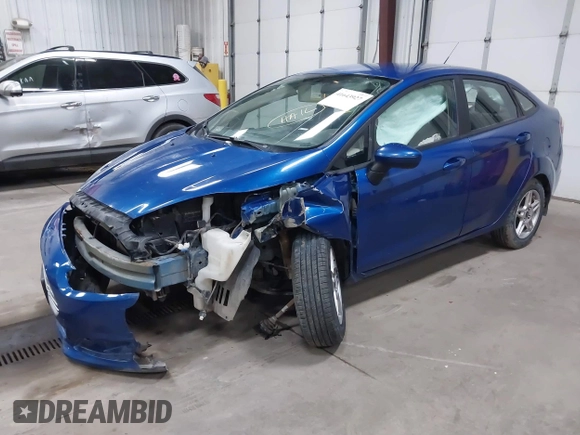 2019 Ford Fiesta SE z VIN 3FADP4BJXKM118427, wystawiony jako IAAI lot #41643927 z przebiegiem 109 617 mil mil oraz . Historia ofert i sprzedaży dostępna na DreamBid. Obrazek 18.