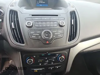 2017 Ford Escape SE z VIN 1FMCU9GD0HUD44281, wystawiony jako IAAI lot #42573170 z przebiegiem 99 085 mil mil oraz . Historia ofert i sprzedaży dostępna na DreamBid. Obrazek 7.