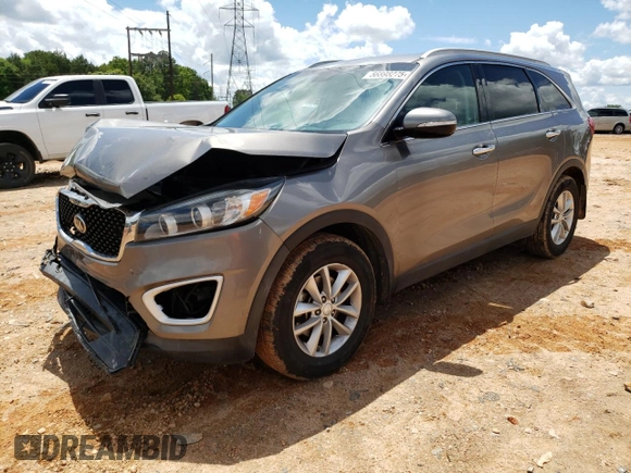 2017 Kia Sorento LX z VIN 5XYPG4A35HG297508, wystawiony jako Copart lot #56898275 z przebiegiem 137 498 mil mil oraz Szkoda całkowita • Salvage title. Historia ofert i sprzedaży dostępna na DreamBid. Obrazek 1.