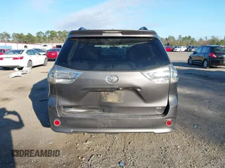 2012 Toyota Sienna SE with VIN 5TDXK3DC9CS189005, listed as a IAAI auction lot 41482337 with 267,618 mi miles. Bid and sale history available at carsss.com. Image 16.