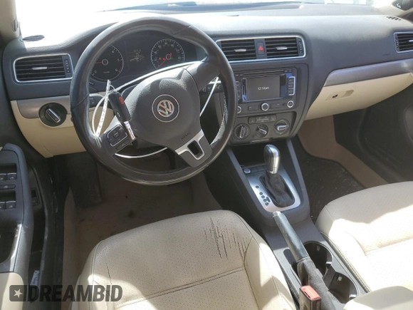 2014 Volkswagen Jetta TDI w/Premium/Nav z VIN 3VWLL7AJ8EM365466, wystawiony jako Copart lot #48739245 z przebiegiem 146 374 mil mil oraz Szkoda całkowita • Salvage title. Historia ofert i sprzedaży dostępna na DreamBid. Obrazek 8.