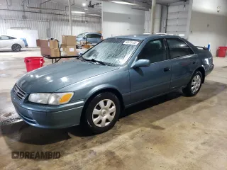 2000 Toyota Camry CE z VIN 4T1BG22K7YU744080, wystawiony jako Copart lot #56675105 z przebiegiem 226 154 mil mil oraz Szkoda całkowita • Salvage title. Historia ofert i sprzedaży dostępna na DreamBid. Obrazek 1.
