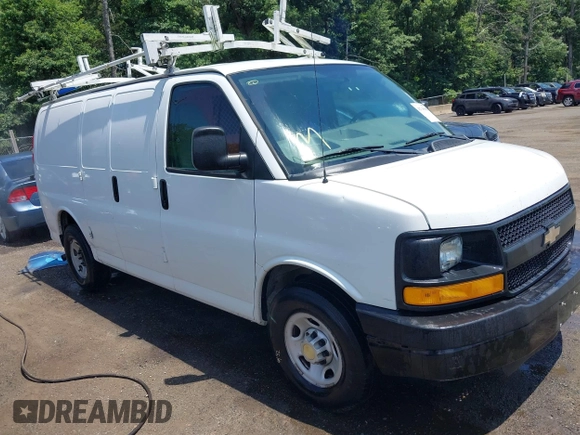 2013 Chevrolet Express Cargo z VIN 1GCWGFBA5D1125154, wystawiony jako IAAI lot #42746664 z przebiegiem 173 998 mil mil oraz . Historia ofert i sprzedaży dostępna na DreamBid. Obrazek 1.
