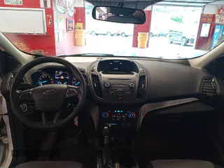 2017 Ford Escape SE z VIN 1FMCU0GD2HUD67783, wystawiony jako IAAI lot #42575794 z przebiegiem 98 188 mil mil oraz . Historia ofert i sprzedaży dostępna na DreamBid. Obrazek 25.