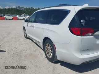 2020 Chrysler Pacifica Touring L z VIN 2C4RC1BG6LR276742, wystawiony jako IAAI lot #42167284 z przebiegiem 123 668 mil mil oraz . Historia ofert i sprzedaży dostępna na DreamBid. Obrazek 3.