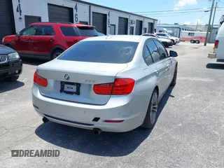 2013 BMW 3 Series 335i z VIN WBA3A9C56DF475450, wystawiony jako IAAI lot #42469522 z przebiegiem Nie podano mil oraz . Historia ofert i sprzedaży dostępna na DreamBid. Obrazek 4.