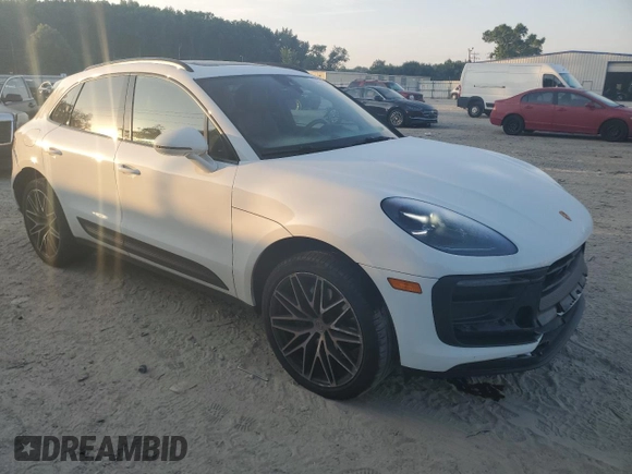 2022 Porsche Macan with VIN WP1AA2A52NLB11435, listed as a Copart auction lot 62090965 with 24,382 mi miles and Salvage title. Bid and sale history available at DreamBid. Image 4.