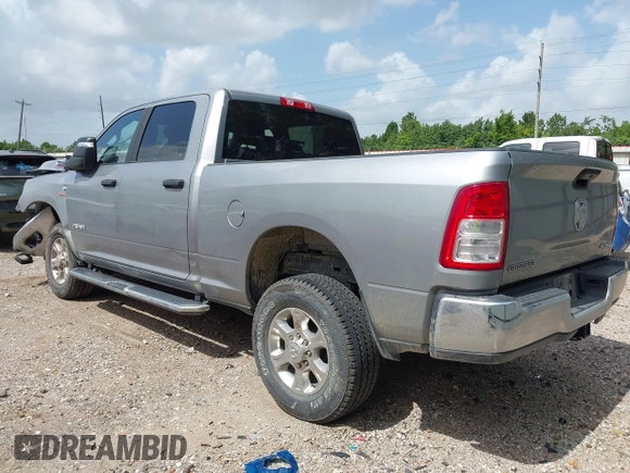 2024 Ram 2500 Big Horn z VIN 3C6UR5DL8RG343566, wystawiony jako IAAI lot #42526456 z przebiegiem Nie podano mil oraz . Historia ofert i sprzedaży dostępna na DreamBid. Obrazek 3.