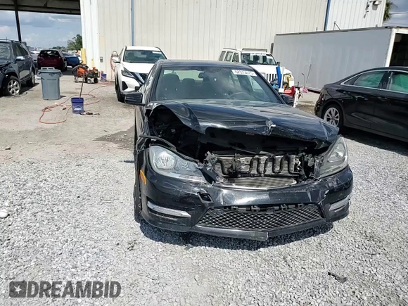 2013 Mercedes-Benz C 300 Sport z VIN WDDGF8AB1DR244937, wystawiony jako Copart lot #62313075 z przebiegiem 118 795 mil mil oraz Szkoda całkowita • Salvage title. Historia ofert i sprzedaży dostępna na DreamBid. Obrazek 13.