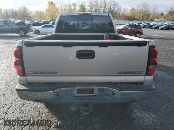 2005 Chevrolet Silverado 1500 Z71 z VIN 1GCEK19B65E242246, wystawiony jako Copart lot #80337234 z przebiegiem 320 619 mil mil oraz Szkoda całkowita • Salvage title. Historia ofert i sprzedaży dostępna na DreamBid. Obrazek 6.