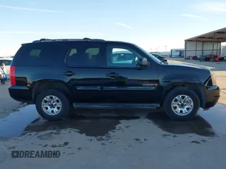 2008 GMC Yukon SLT w/4SB with VIN 1GKFC13J18R260916, listed as a IAAI auction lot 41261518 with 221,104 mi miles. Bid and sale history available at carsss.com. Image 13.