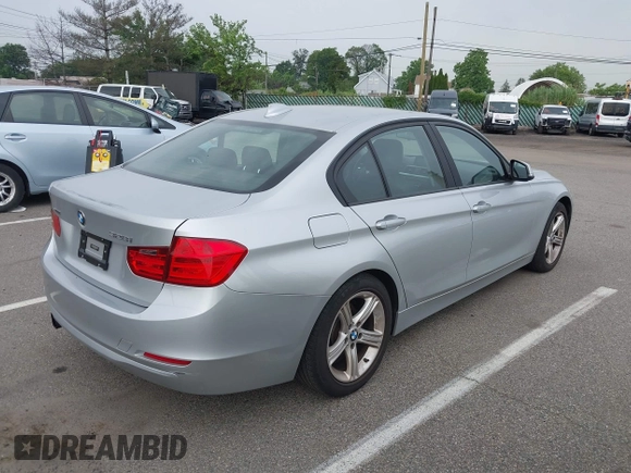 2013 BMW 3 Series 328i xDrive с VIN WBA3B5C56DF596873, выставлен на аукционе IAAI как лот 42504933 с пробегом 113 918 миль миль и . История ставок и продаж доступна на DreamBid. Изображение 4.