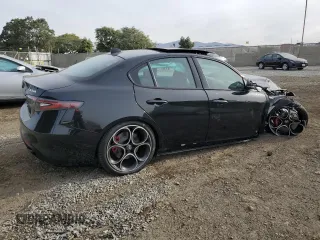 2024 Alfa Romeo Giulia Veloce z VIN ZARFAMBN1R7683506, wystawiony jako Copart lot #84331444 z przebiegiem Nie podano mil oraz Szkoda całkowita • Salvage title. Historia ofert i sprzedaży dostępna na DreamBid. Obrazek 3.