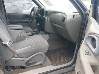 2004 Chevrolet TrailBlazer LS with VIN 1GNDT13S242171832, listed as a IAAI auction lot 42107560 with 1 mi miles. Bid and sale history available at carsss.com. Image 5.