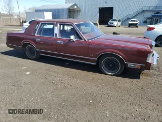 1986 Lincoln Town Car z VIN 1LNBP96FXGY609804, wystawiony jako Copart lot #54846575 z przebiegiem Nie podano mil oraz Nie do naprawy • Non repairable. Historia ofert i sprzedaży dostępna na DreamBid. Obrazek 4.