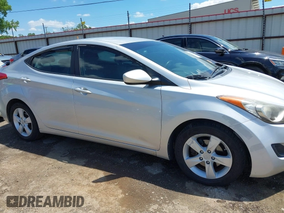 2011 Hyundai Elantra GLS z VIN KMHDH4AE1BU145406, wystawiony jako IAAI lot #42373667 z przebiegiem 121 940 mil mil oraz . Historia ofert i sprzedaży dostępna na DreamBid. Obrazek 13.